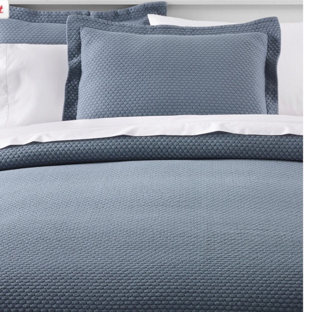 Lightly Organic Honeycomb Matelassé Bedspread with 2 pillow sham covers